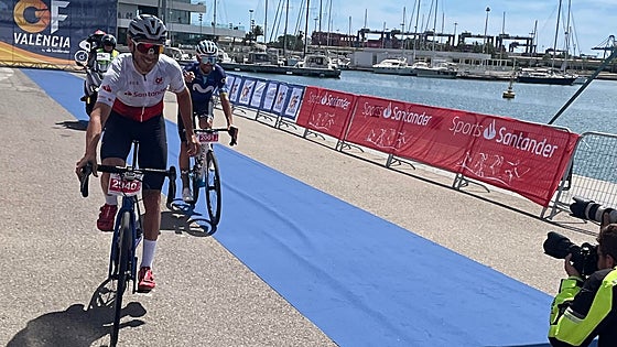 Valverde se divierte en el Gran Fondo de Valencia