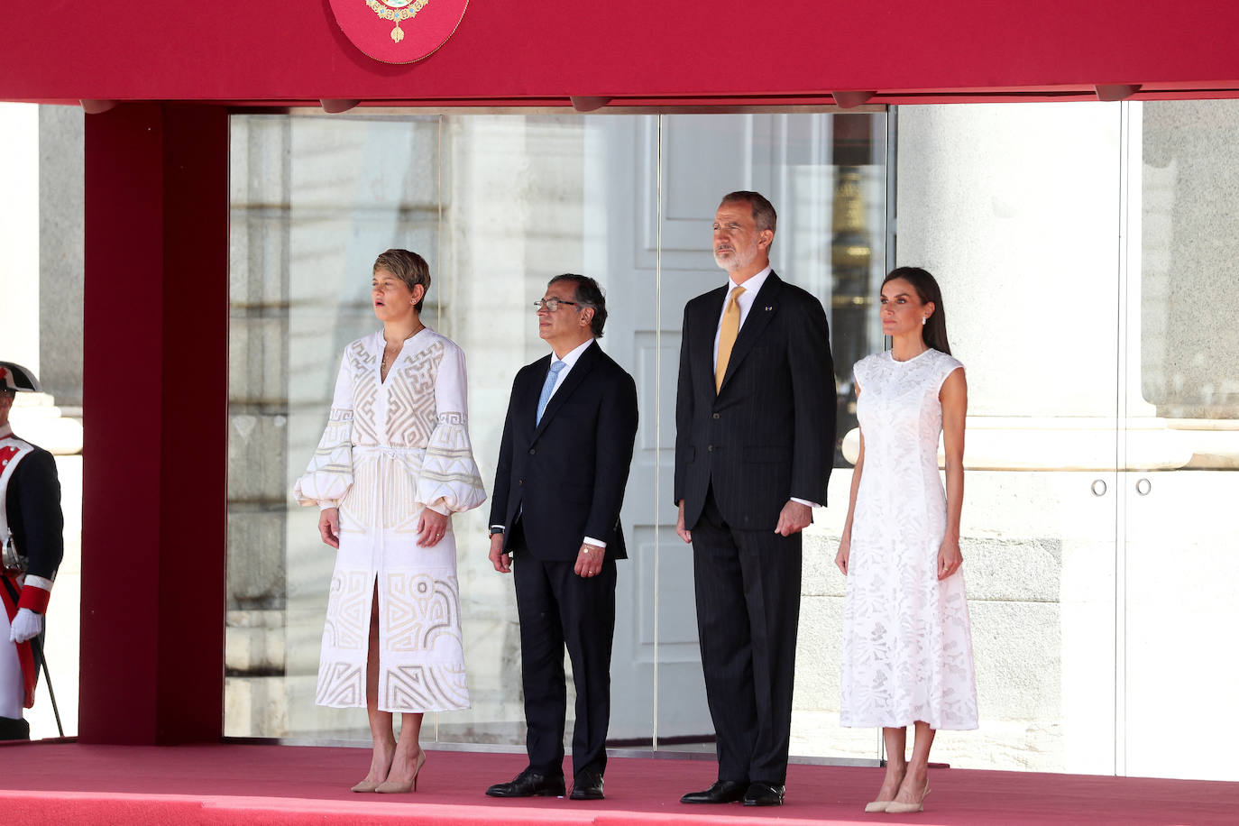 Letizia apuesta por el encaje con un vestido &#039;low cost&#039;