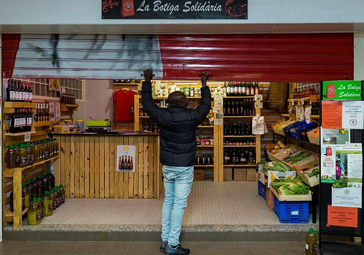 Cotasa cuenta con una parada en el mercado municipal de Xàtiva.