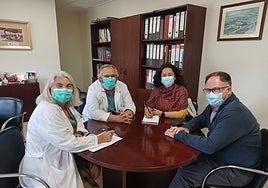 La gerente del Departamento, el subdirector médico, la doctora Claudia Marques y el profesor Antonio Pazin de la Universidad de Sao Paolo.
