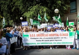 La protesta de las enfermeras del Clínico este miércoles.