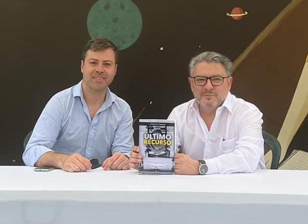 Salazar y Joaquín J. Martínez en la presentación del libro en la 58 Fira del Llibre de València.