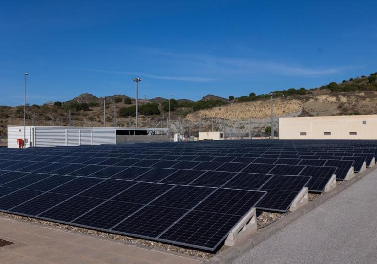 Planta solar fotovoltaica. en una imagen de archivo.