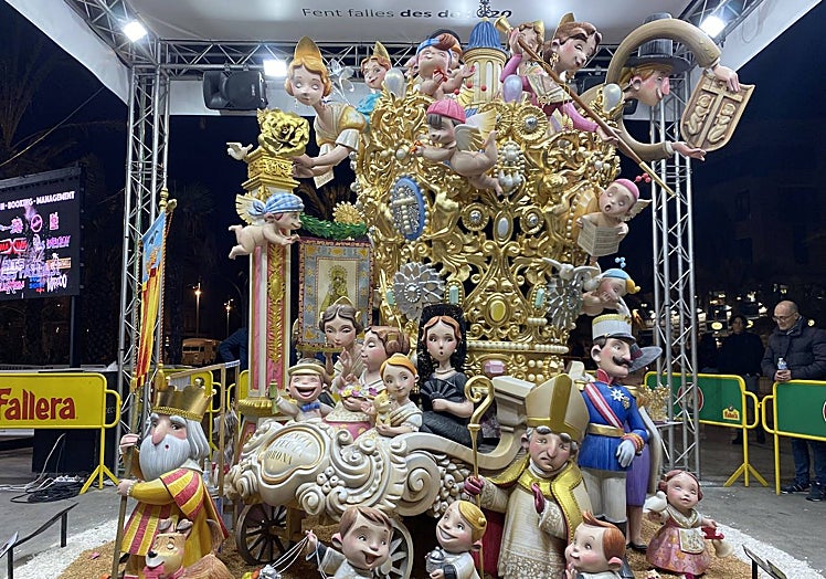 Imagen completa de la falla Plaza de la Reina.