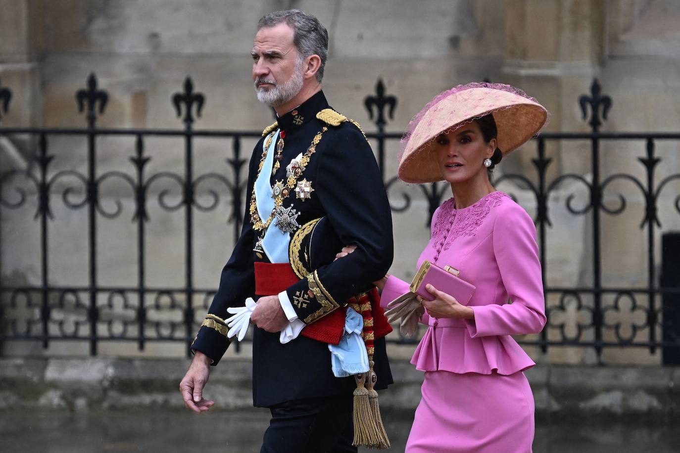 El espectacular look de la reina Letizia en la coronación de Carlos III