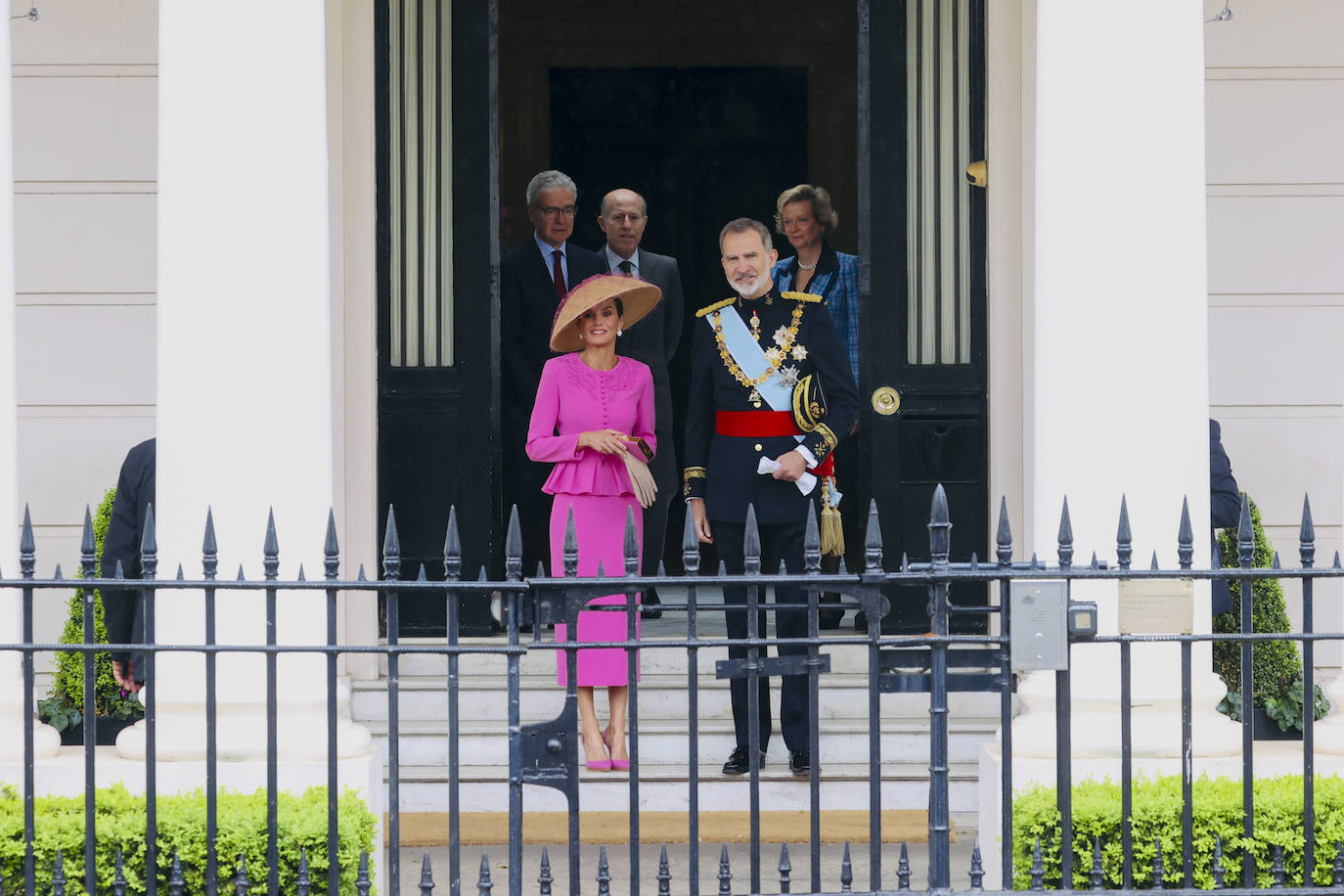 El espectacular look de la reina Letizia en la coronación de Carlos III