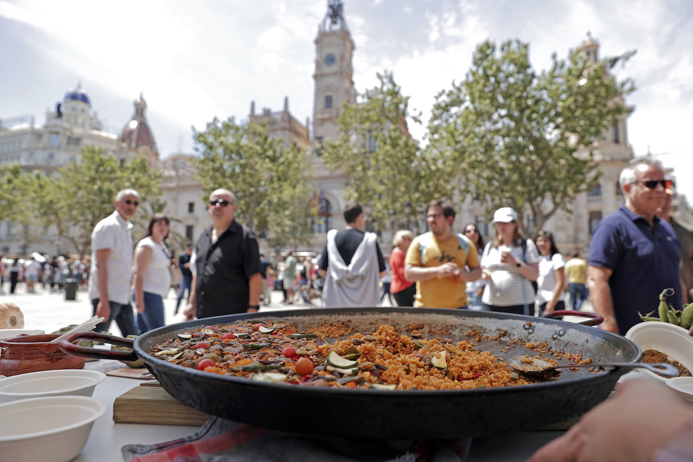 Valencia saborea su gran evento de las paellas
