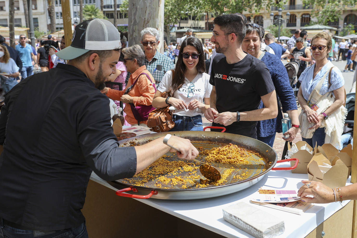 Valencia saborea su gran evento de las paellas