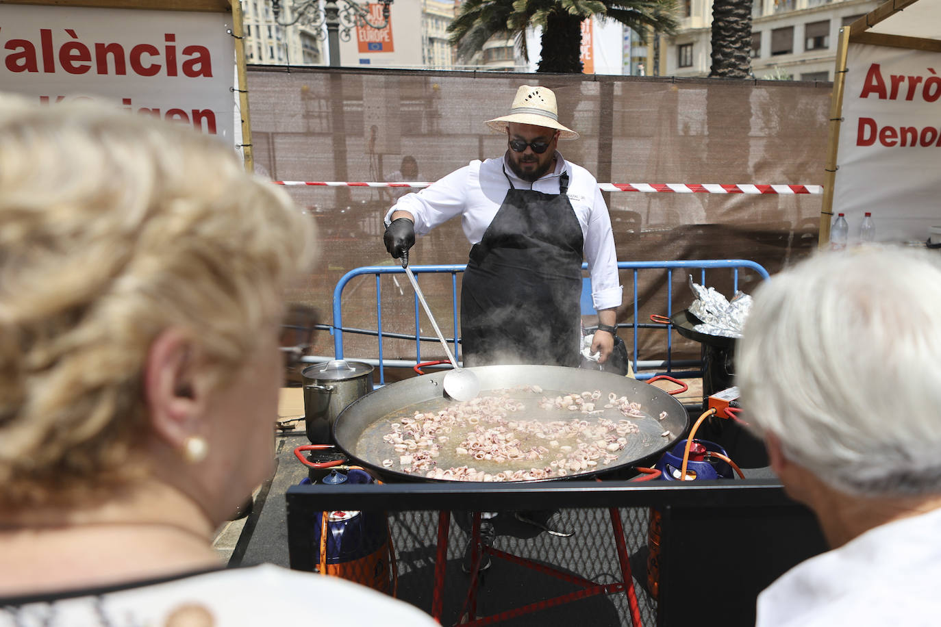 Valencia saborea su gran evento de las paellas