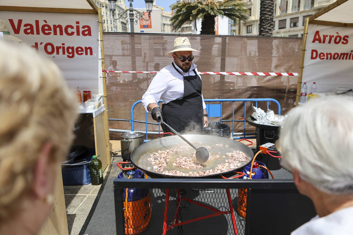 Valencia saborea su gran evento de las paellas
