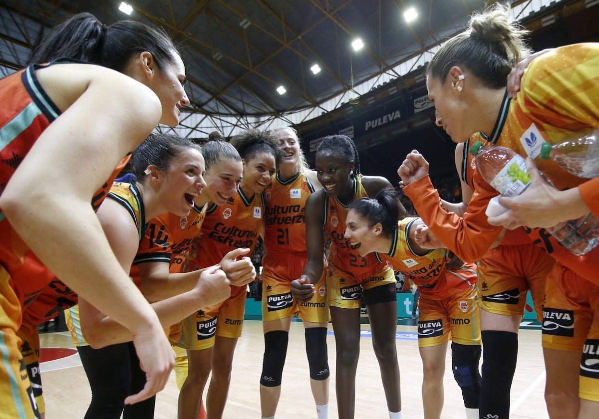 La plantilla taronja se conjura para que la final ya no regrese a la Fonteta.