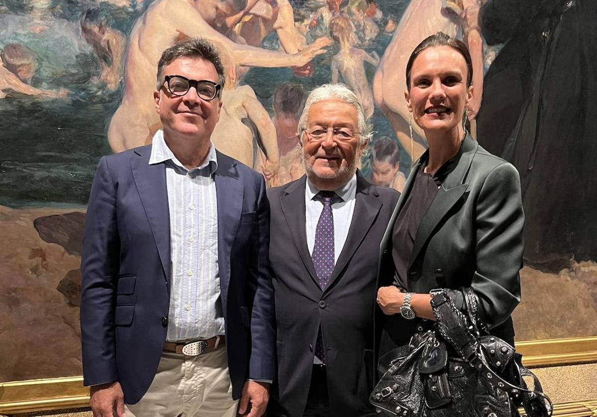 Lorenzo Pérez, Rafa Alcón y Lucía Egea en la inauguración de la exposición de Sorolla.