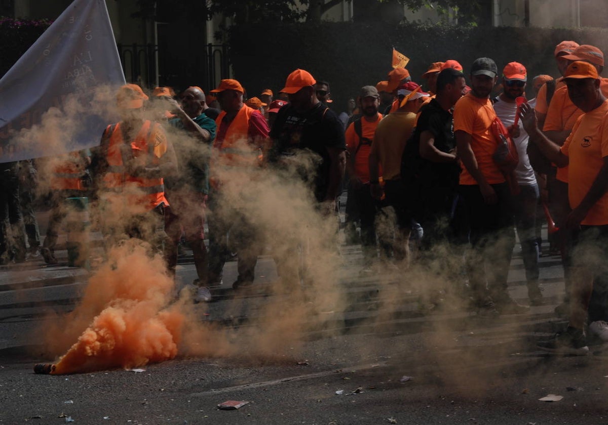 Una marea naranja en defensa de la caza en Valencia