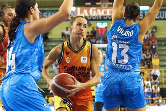 El Valencia Basket, ante el Perfumerías Avenida.