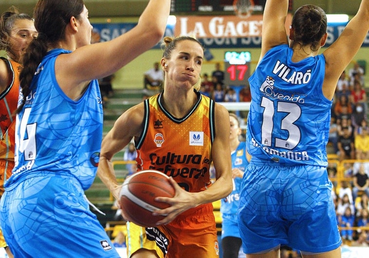 El Valencia Basket, ante el Perfumerías Avenida.