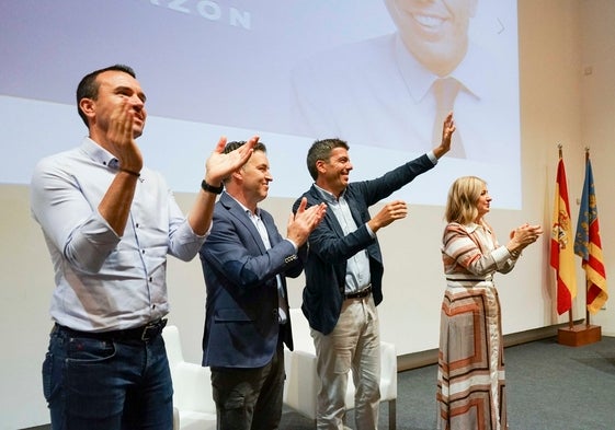 Mompó, el candidato a la alcaldía de Ontinyent, Mazón y la presidenta del PP en la localidad.