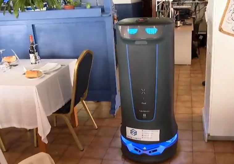 La falta de camareros hace que un restaurante cántabro apueste por un camarero robot