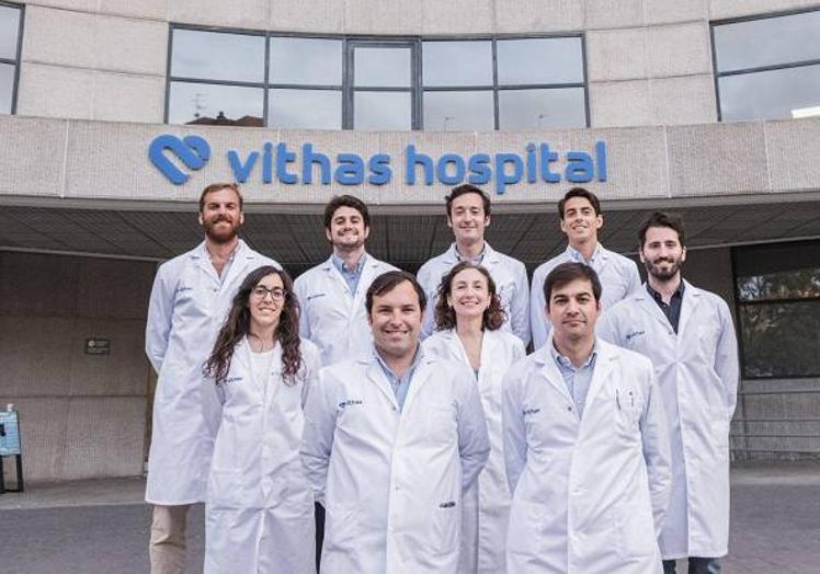 Imagen principal - Equipo de traumatología del Hospital Vithas Valencia 9 de Octubre