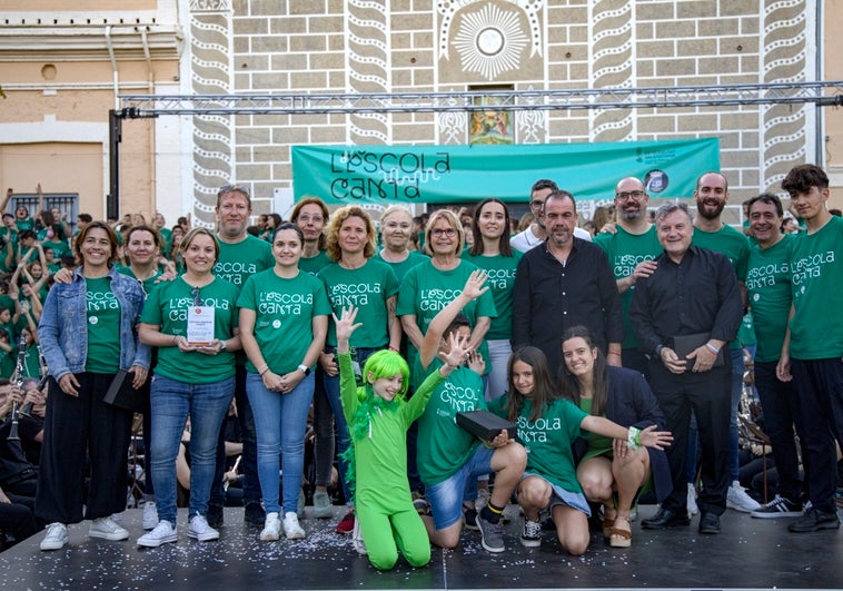 El alumnado de Picassent  "L'Escola canta".