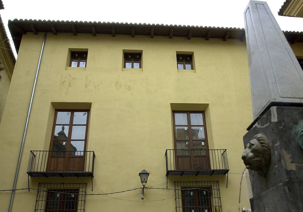 Fachada de la sede de la EMT, en la plaza Correo Viejo de Ciutat Vella.