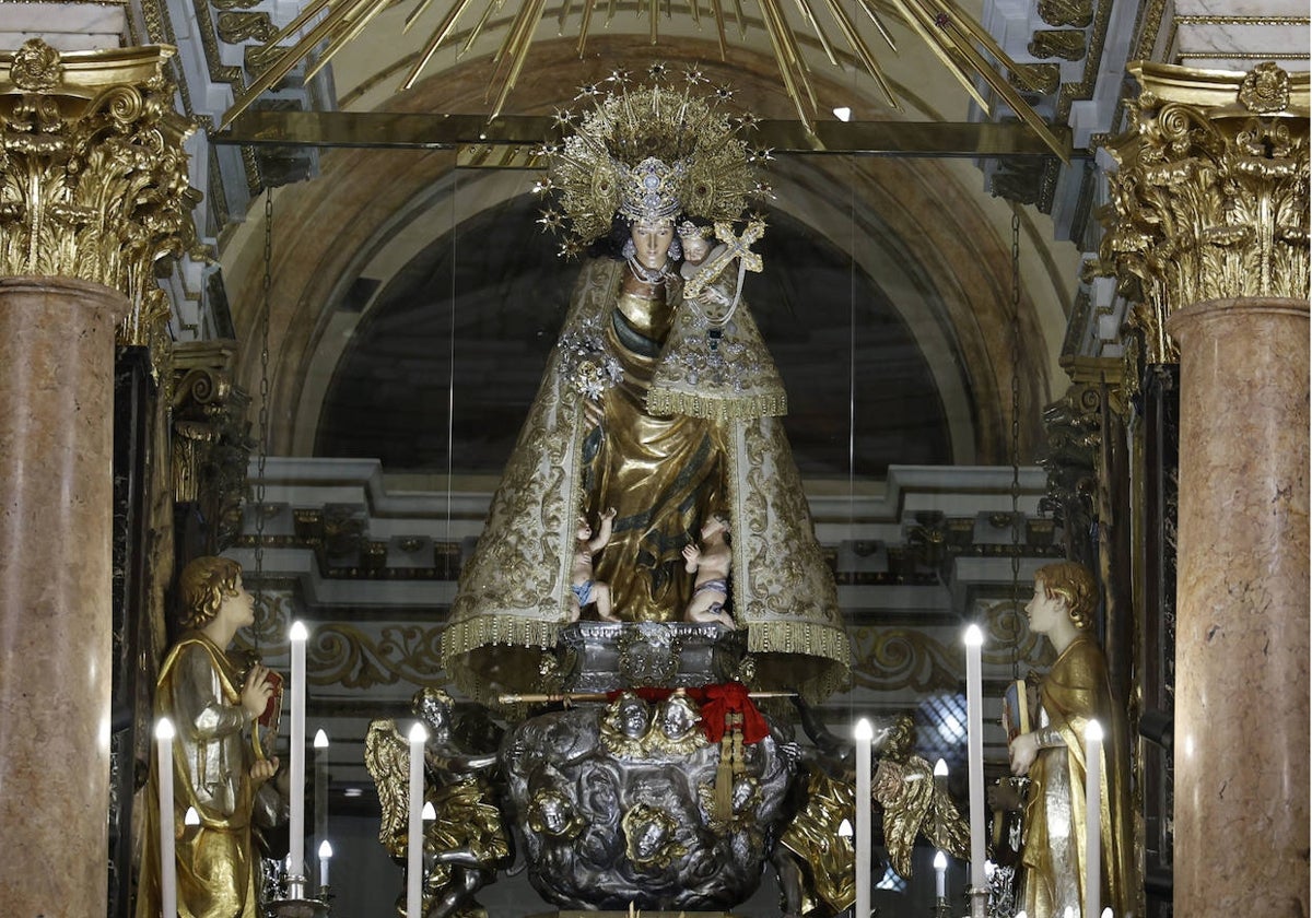 La Virgen de los Desamparados, en el camarín de la Basílica.