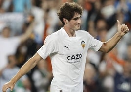 Javi Guerra, en un partido con el Valencia.