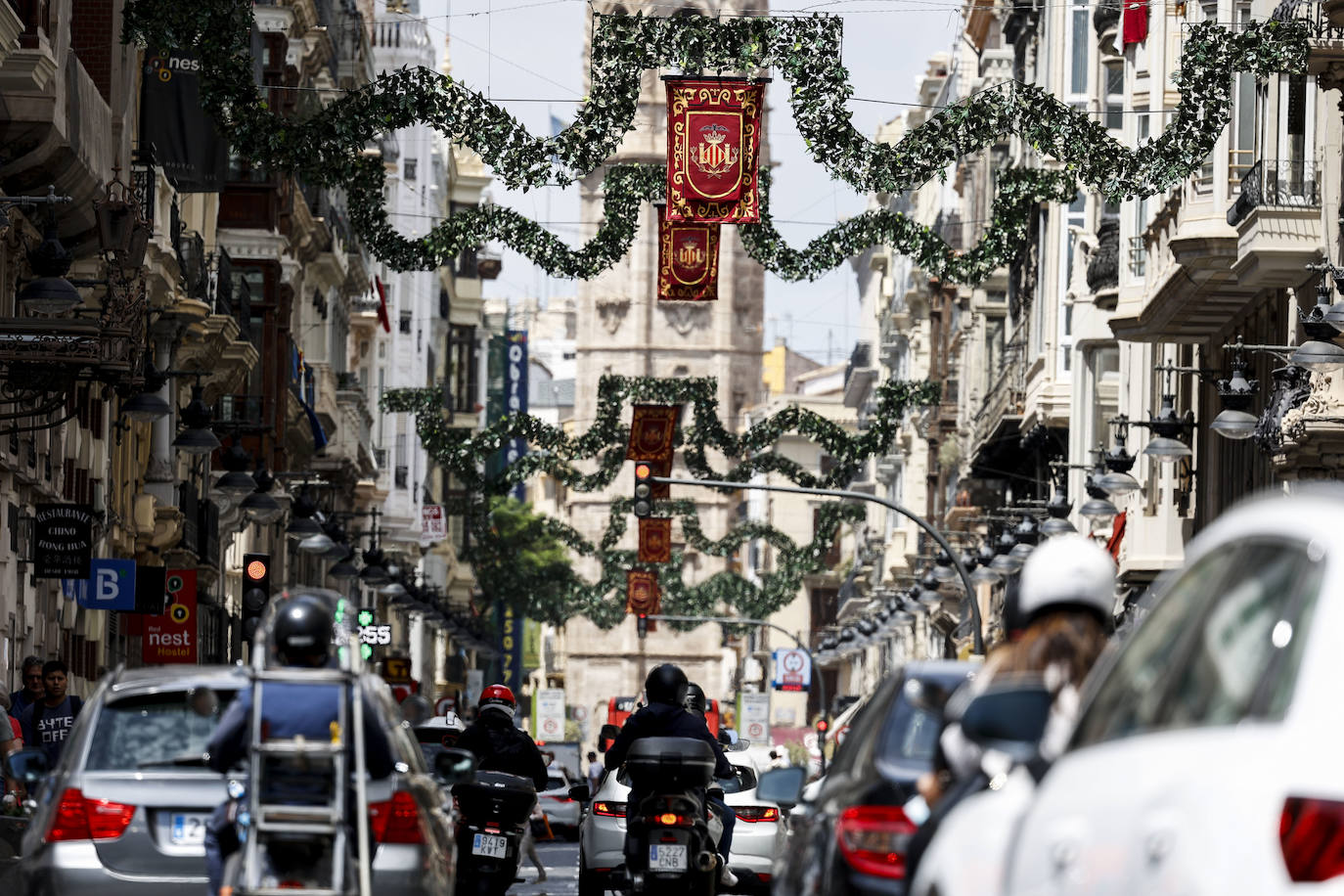 Valencia se engalana para celebrar los festejos del Centenario de la Coronación de la Virgen de los Desamparados