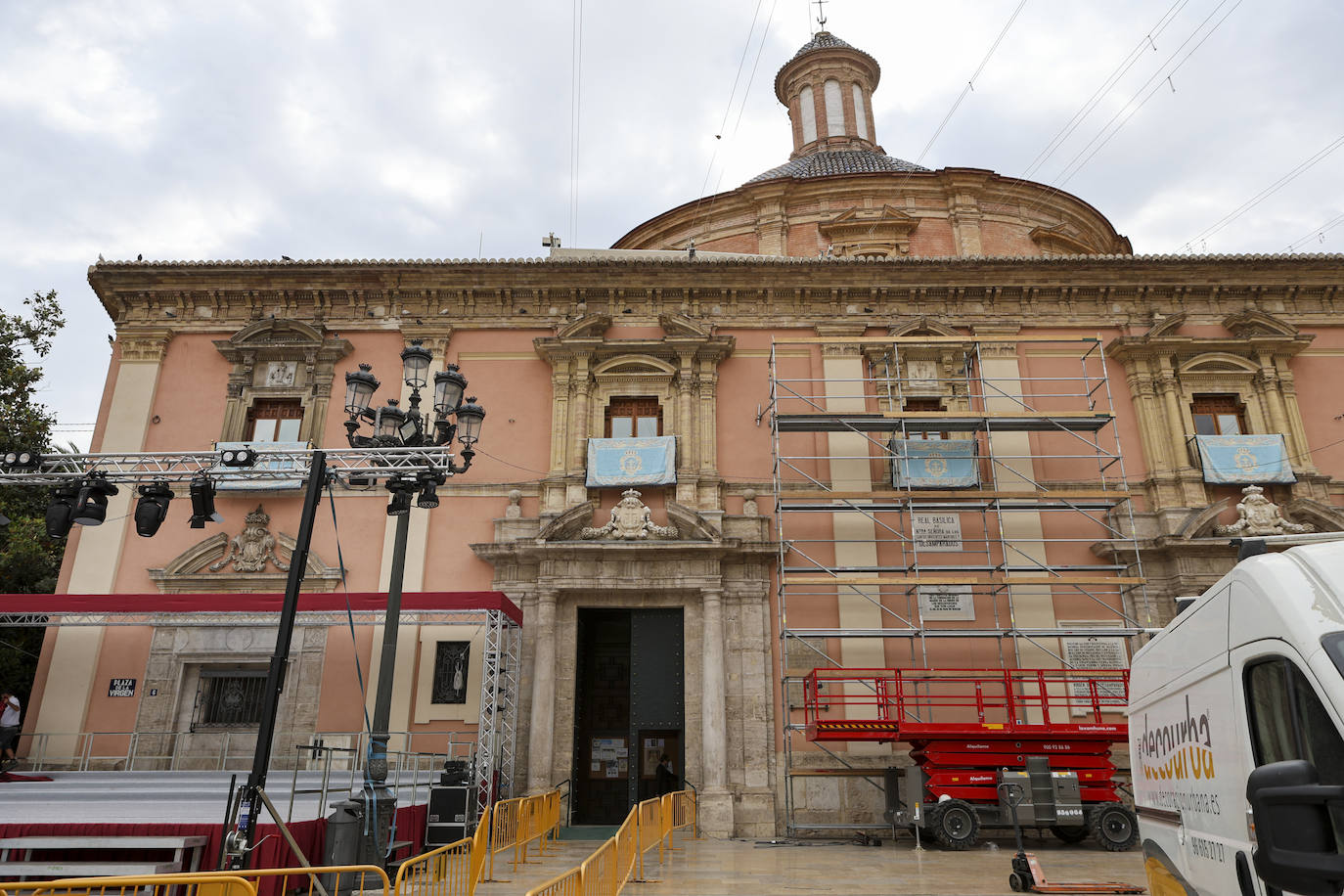 Así es el tapiz del Centenario de la Coronación de la Virgen de los Desamparados