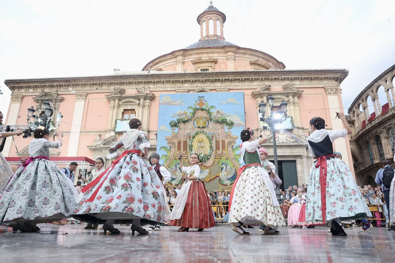 Dansà infantil a la Virgen de los Desamparados