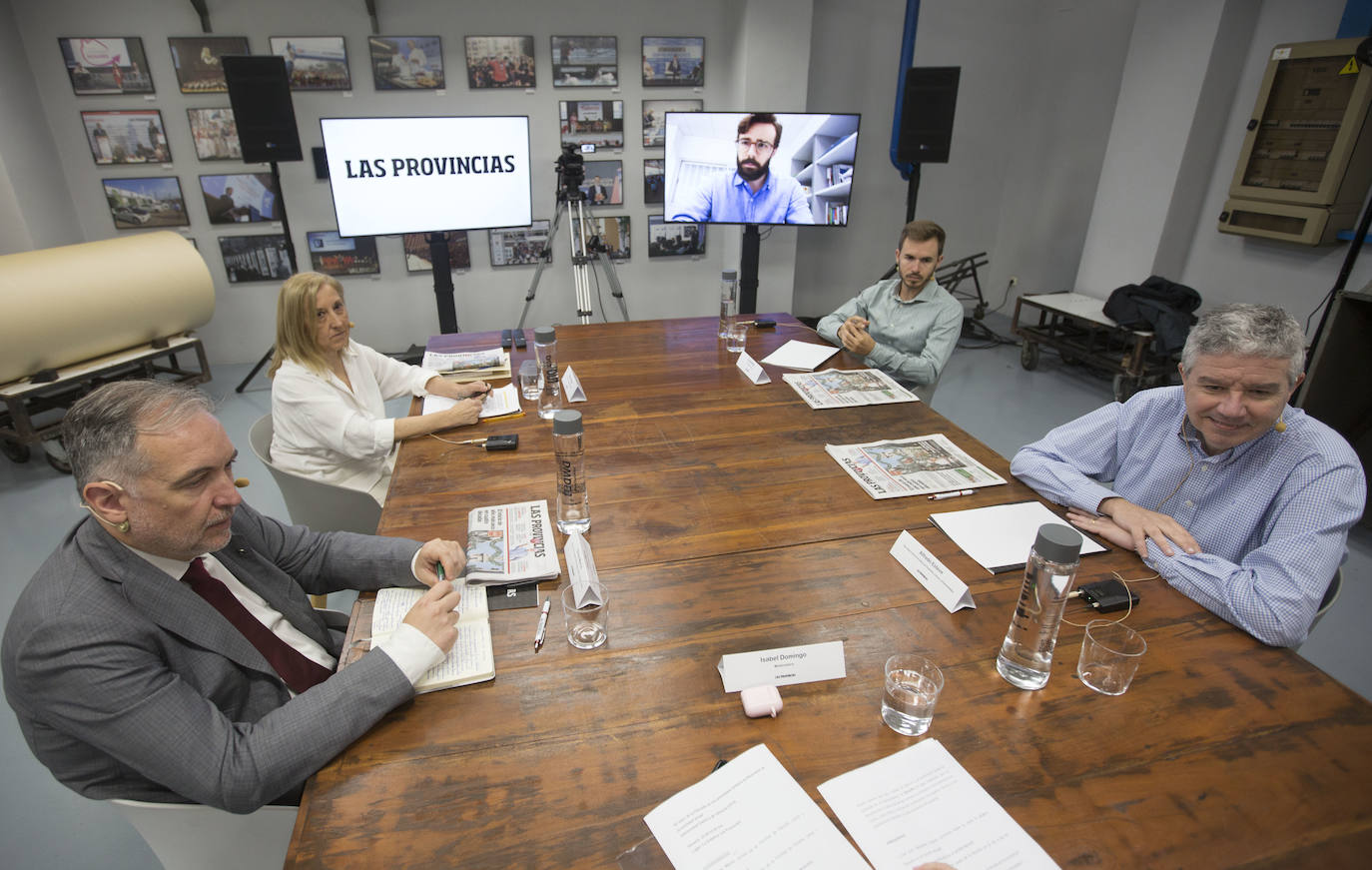 FOTOGALERÍA | Desayuno UCV &#039;Filosofía: Ámbitos laborales y globales&#039;
