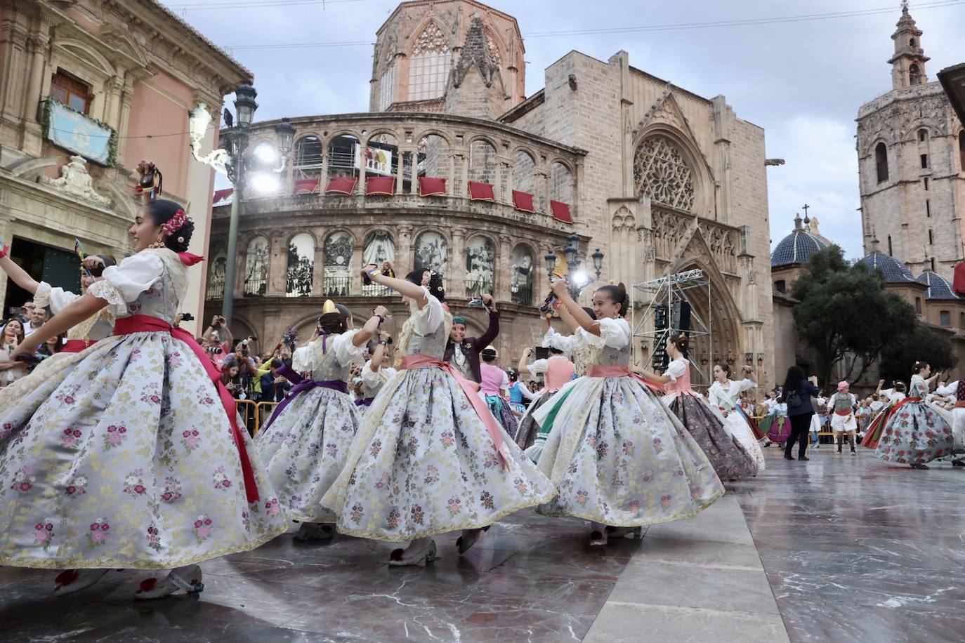 Dansà infantil a la Virgen de los Desamparados