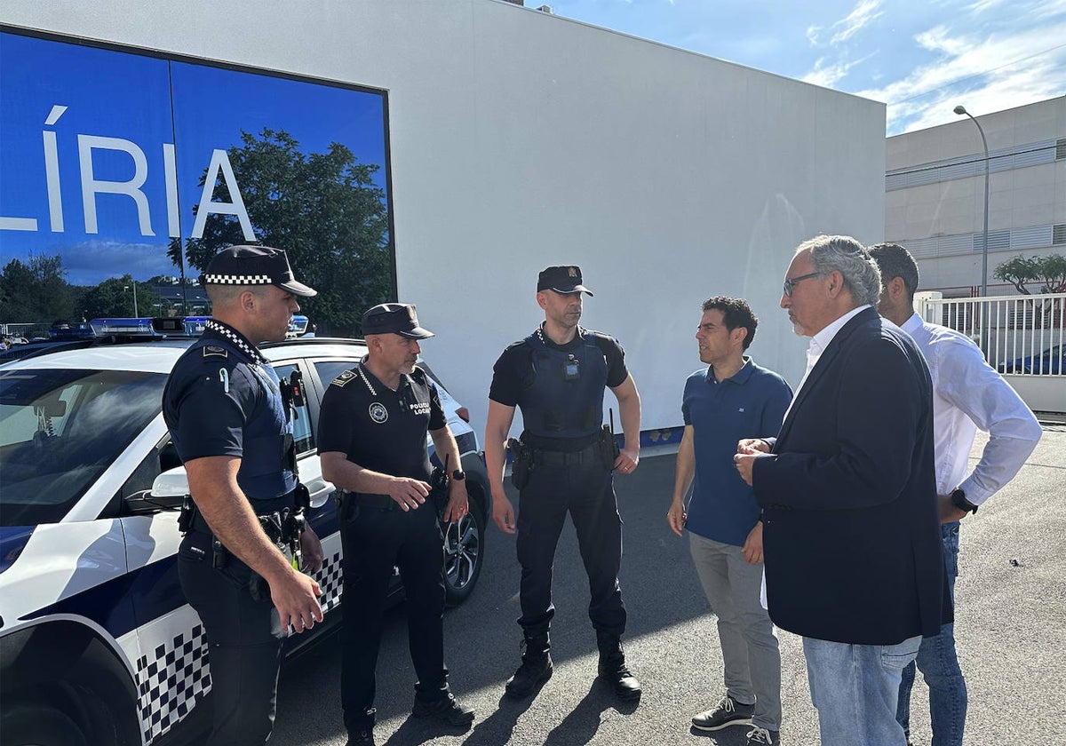 El Ayuntamiento de Llíria equipa con cámaras corporales a los agentes de la Policía Local