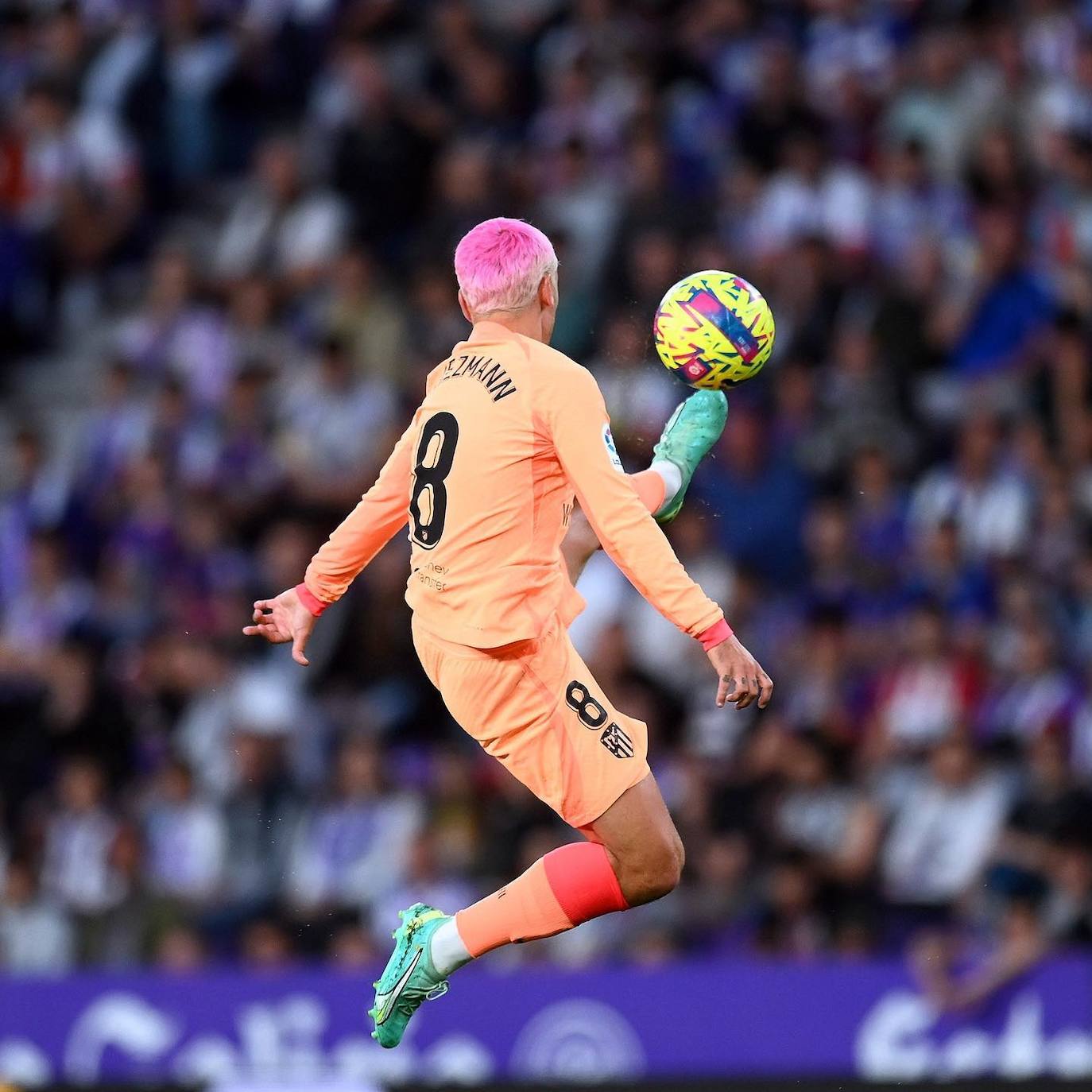 Griezmann, con un tono rosa fucsia.