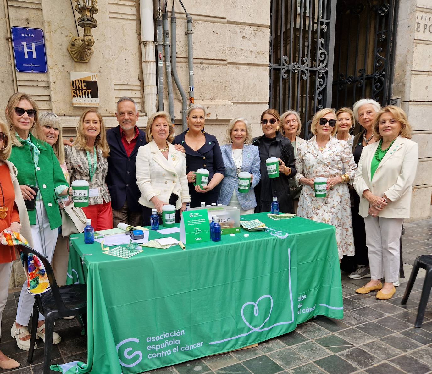 La sociedad valenciana se vuelca con las huchas contra el cáncer