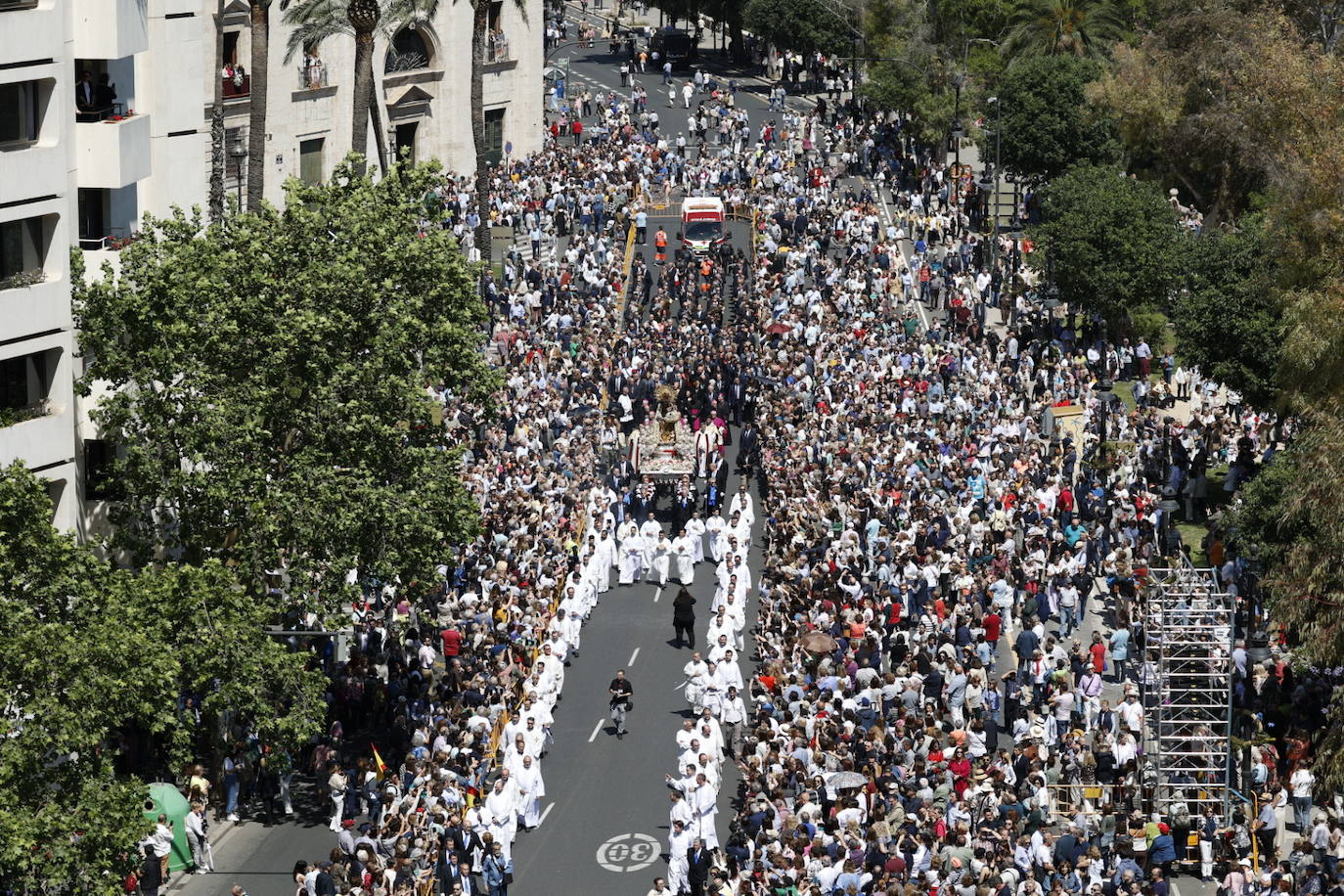 Las mejores imágenes de la procesión extraordinaria por el centenario de la Coronación de la Virgen de los Desamparados