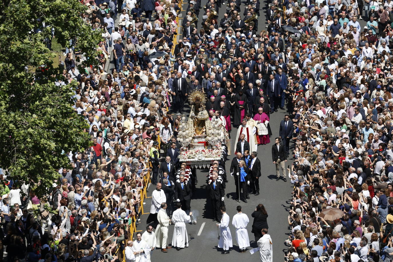 Las mejores imágenes de la procesión extraordinaria por el centenario de la Coronación de la Virgen de los Desamparados