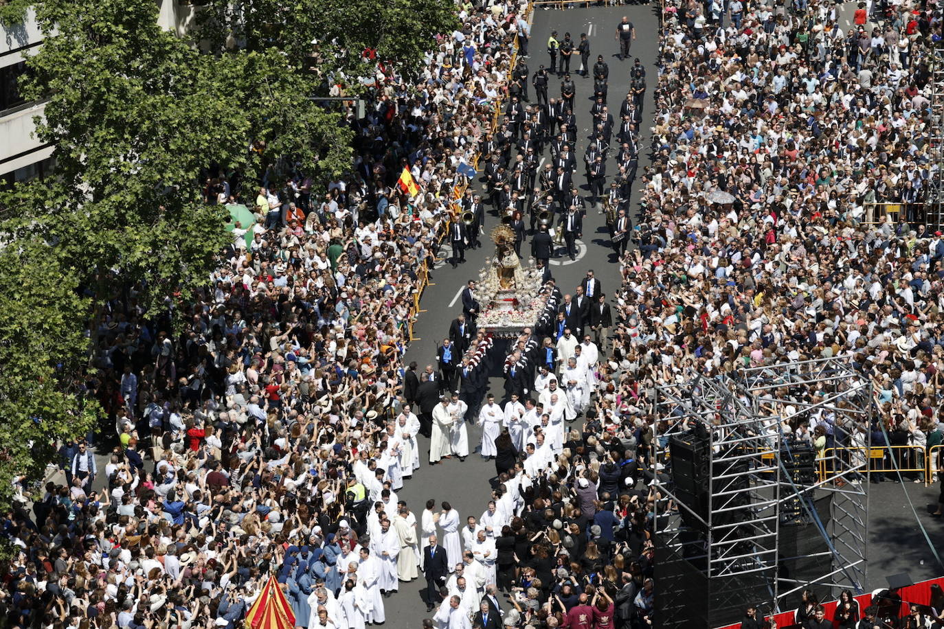 Las mejores imágenes de la procesión extraordinaria por el centenario de la Coronación de la Virgen de los Desamparados