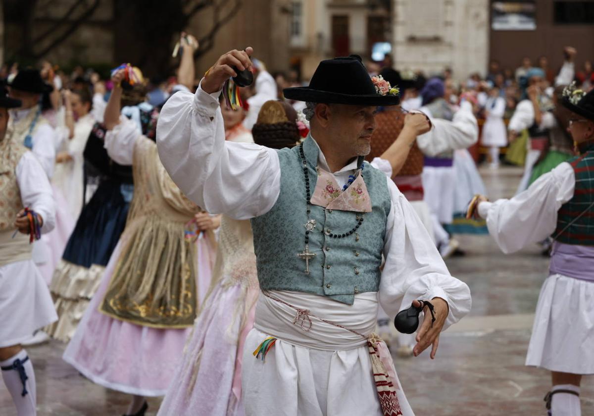 Así ha sido la dansà dels Pobles por el Centenario de la Coronación de la Virgen