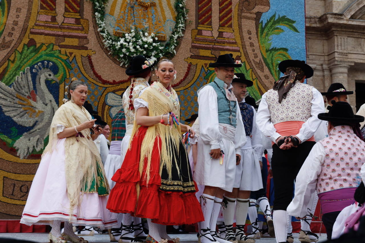 Así ha sido la dansà dels Pobles por el Centenario de la Coronación de la Virgen