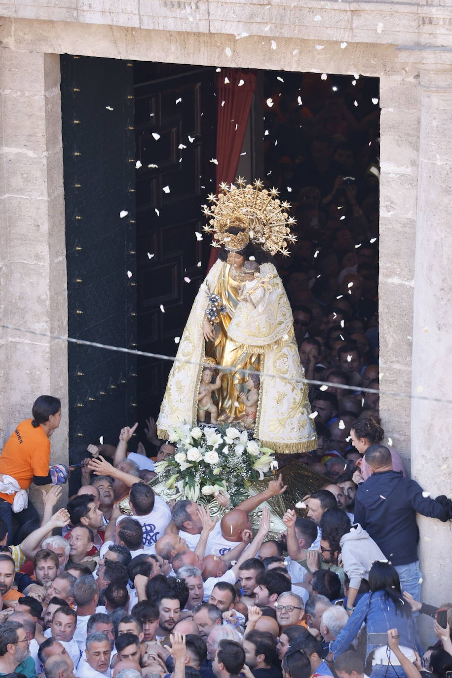 Así ha sido el Traslado de la Virgen de los Desamparados