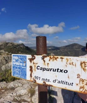 Imagen secundaria 2 - Diferentes señales que nos indican el camino hasta el Alt del Capurutxo.