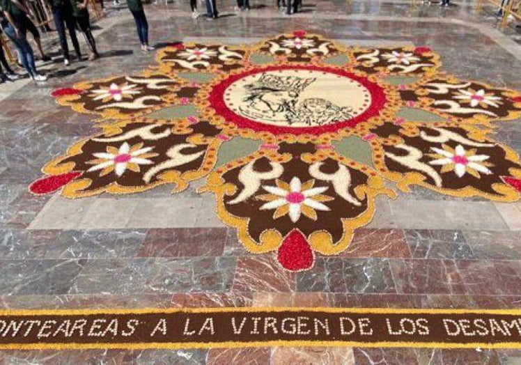 Imagen completa de la alfombra floral.