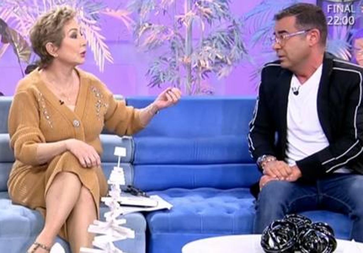 Ana Rosa Quintana y Jorge Javier Vázquez, en un plató de Mediaset