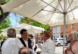 Giner, este lunes, en una visita al barrio de la Fuensanta.