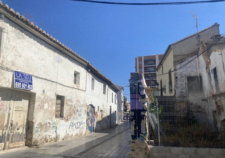 Casas pendientes de rehabilitar, en el casco antiguo de Patraix.