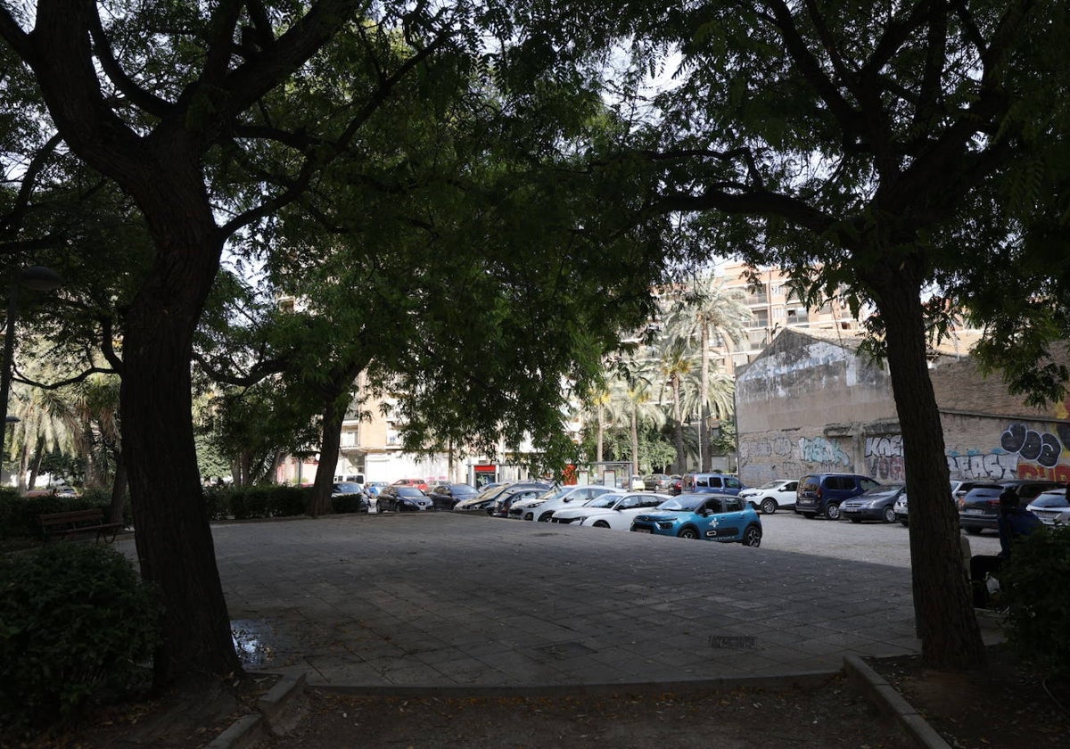 Plaza Juan Pablo II de Campanar sin reformar.