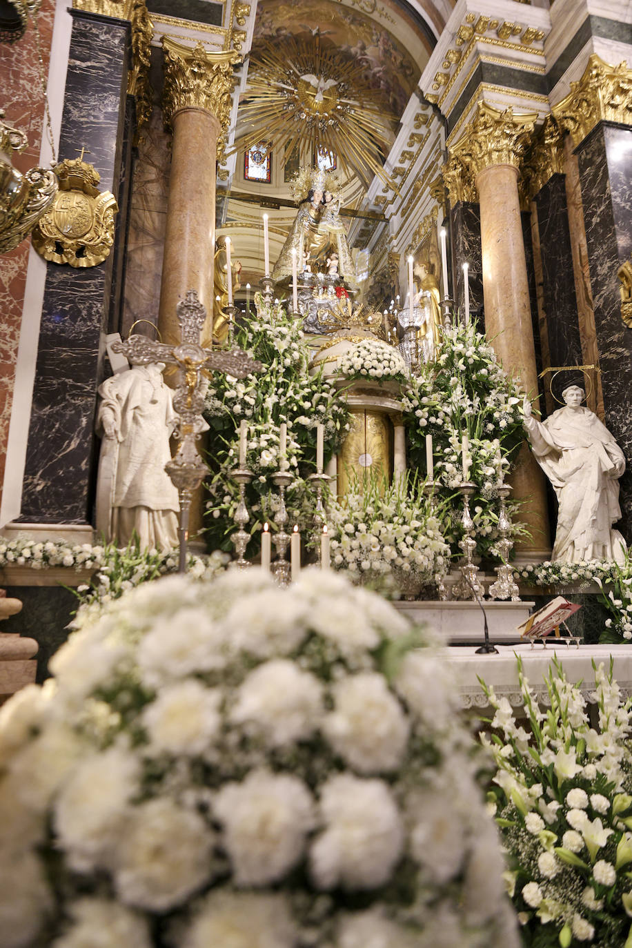 Ofrenda de los floristas a la Virgen de los Desamparados