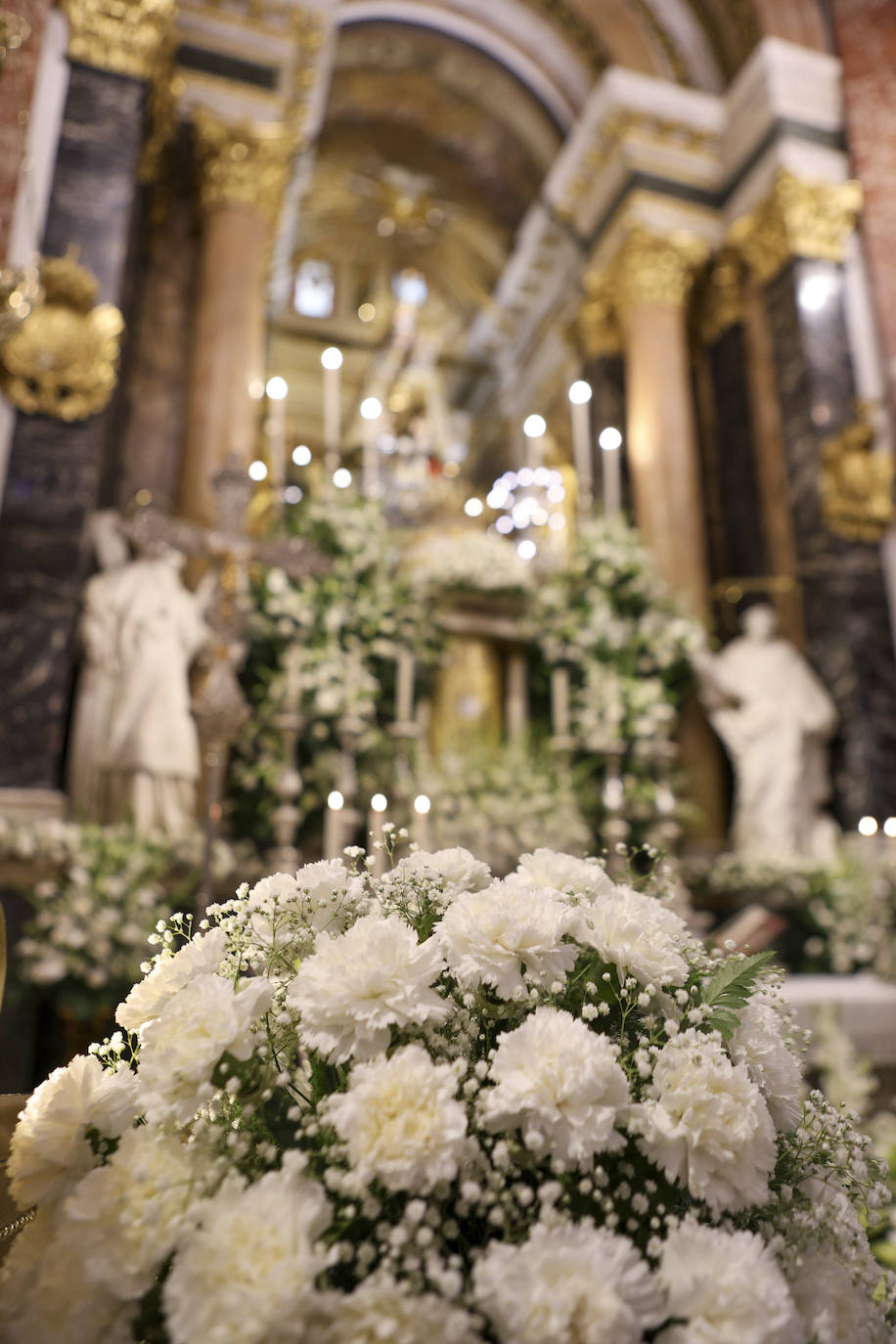 Ofrenda de los floristas a la Virgen de los Desamparados