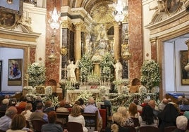 Decoración floral en la Basílica.