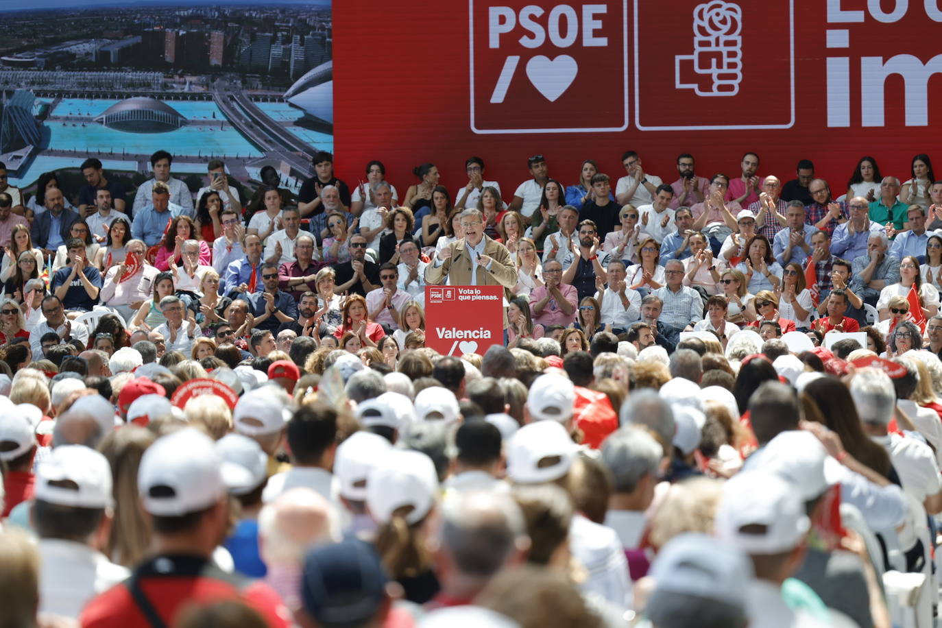 Fotos del mitin de Pedro Sánchez en Valencia antes del 28-M